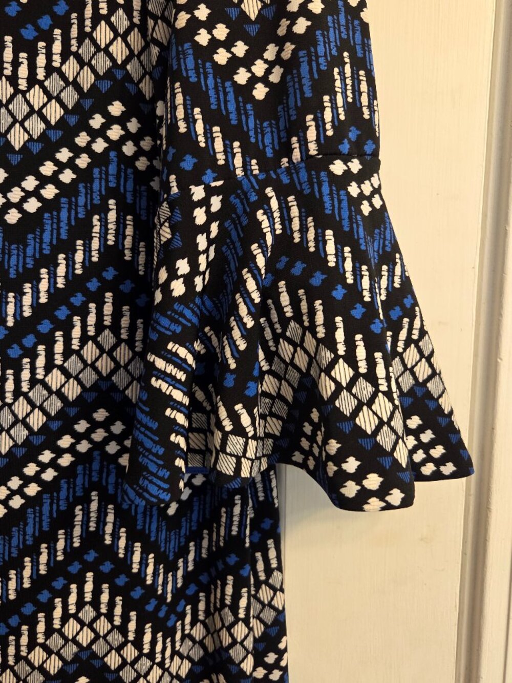 Stylish R&K Dress - Picture 3 of 4